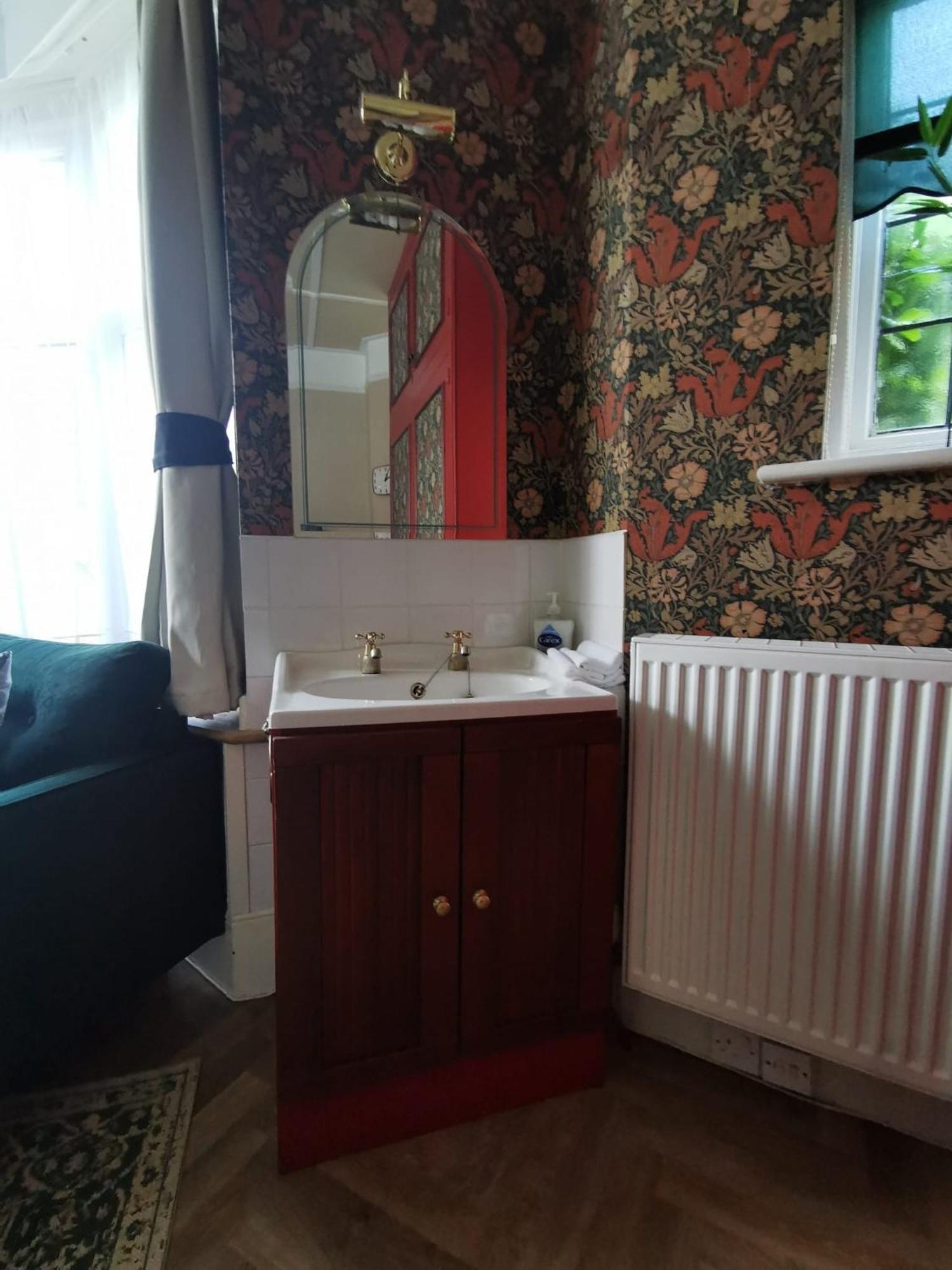 William Morris, Spacious Ground Floor Lux Double Bedroom Bexhill-on-Sea Εξωτερικό φωτογραφία